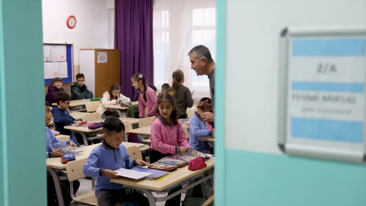 Okullarda ara tatil sonrası ilk ders zili çaldı: Peki yarıyıl tatili ne zaman?