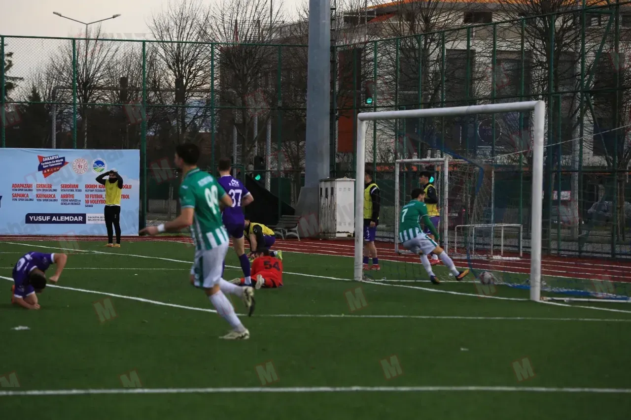 Olaylı maçta kazanan Sapancaspor oldu! Kazımpaşabirlikspor - Sapancaspor: 2-6