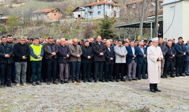 Onlarca kişinin mezar yeri taşınmıştı, gıyabi cenaze namazı kılındı