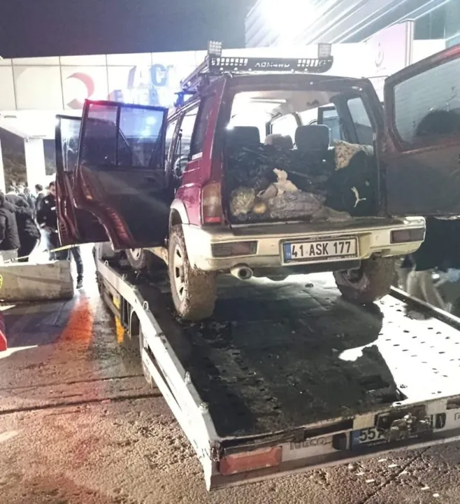 Oto kurtarıcının üzerindeki otomobilde arkadaşını pompalı tüfekle başından vurdu
