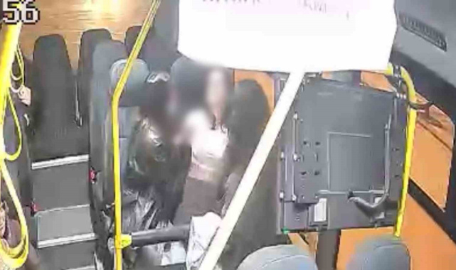 Otobüs şoförlerinin duyarlılığı araç içi kamerasına yansıdı
