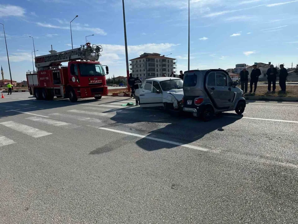 Otomobil ile elektrikli araç çarpıştı: 3 yaralı