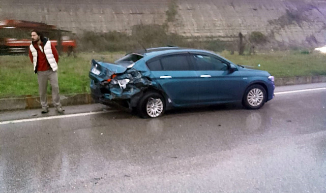 Otomobil ile minibüs çarpıştı: 4 yaralı