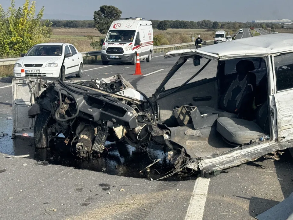 Otomobil ile panelvanın çarpıştığı kazada 4 kişi yaralandı