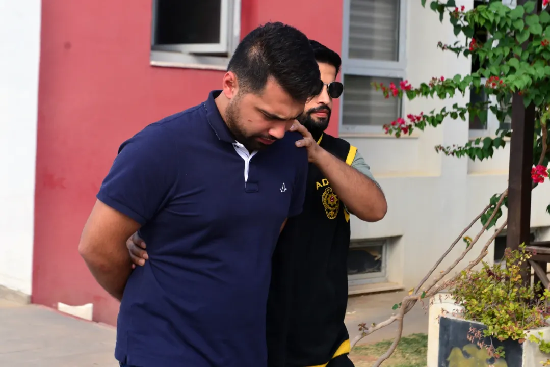 Otomobilde ölü bulunan galericiyi sevgilisinin oğlu dövmüş