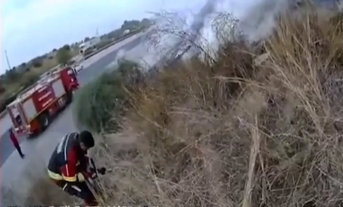 Otoyolda kontrolden çıkan otomobil alev aldı