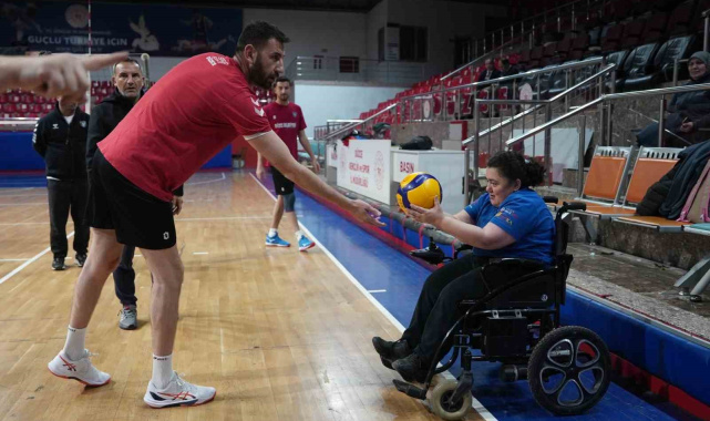 Özel bireyler Konuralp beyleri ile maç yaptı