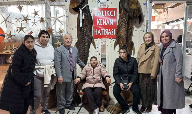 Özel gereksinimli bireyler, Türkiye Deniz Canlıları Müzesi'ni ziyaret etti