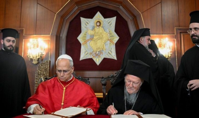 Papa 14. Leo, Balat'ta Fener Rum Patriği Bartholomeos ile görüştü