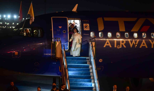 Papa 14. Leo İstanbul'a geldi