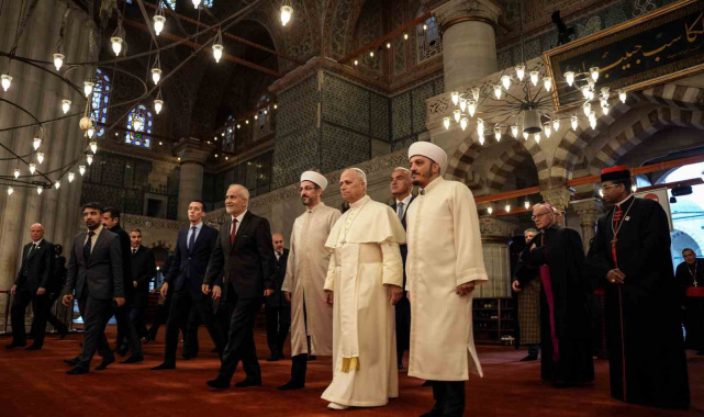 Papa 14. Leo Sultanahmet Camii'ne geldi