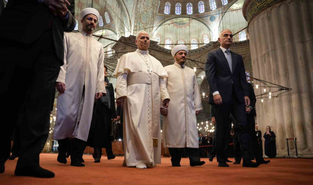 Papa 14. Leo, Sultanahmet Camii'ni ziyaret etti