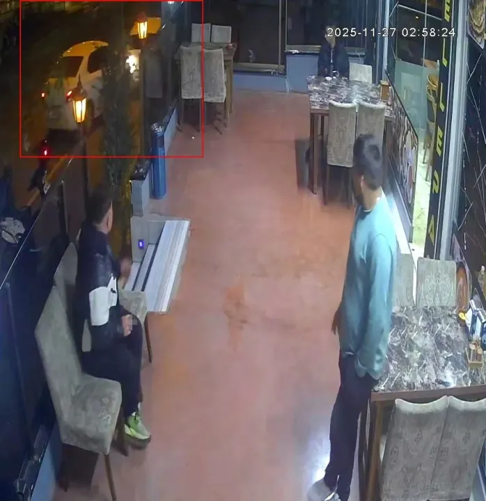 Park halindeki araca çarpıp kaçtı: Plakasını düşürüp kayıplara karıştı, o anlar kamerada