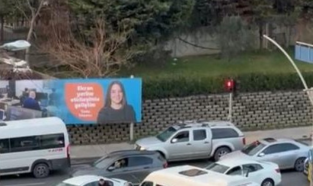 Pendik'te kırmızı ışıkta yol verme kavgası kamerada