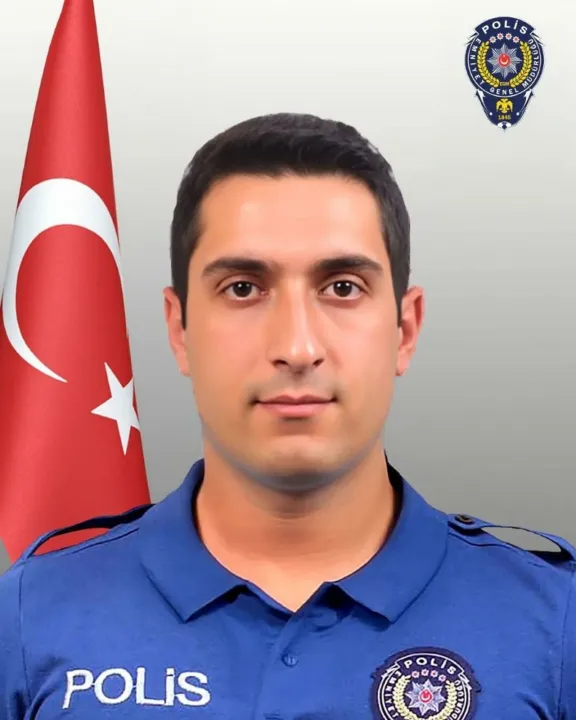 Polis aracı TIR'a çarptı: 1 şehit, 1 yaralı