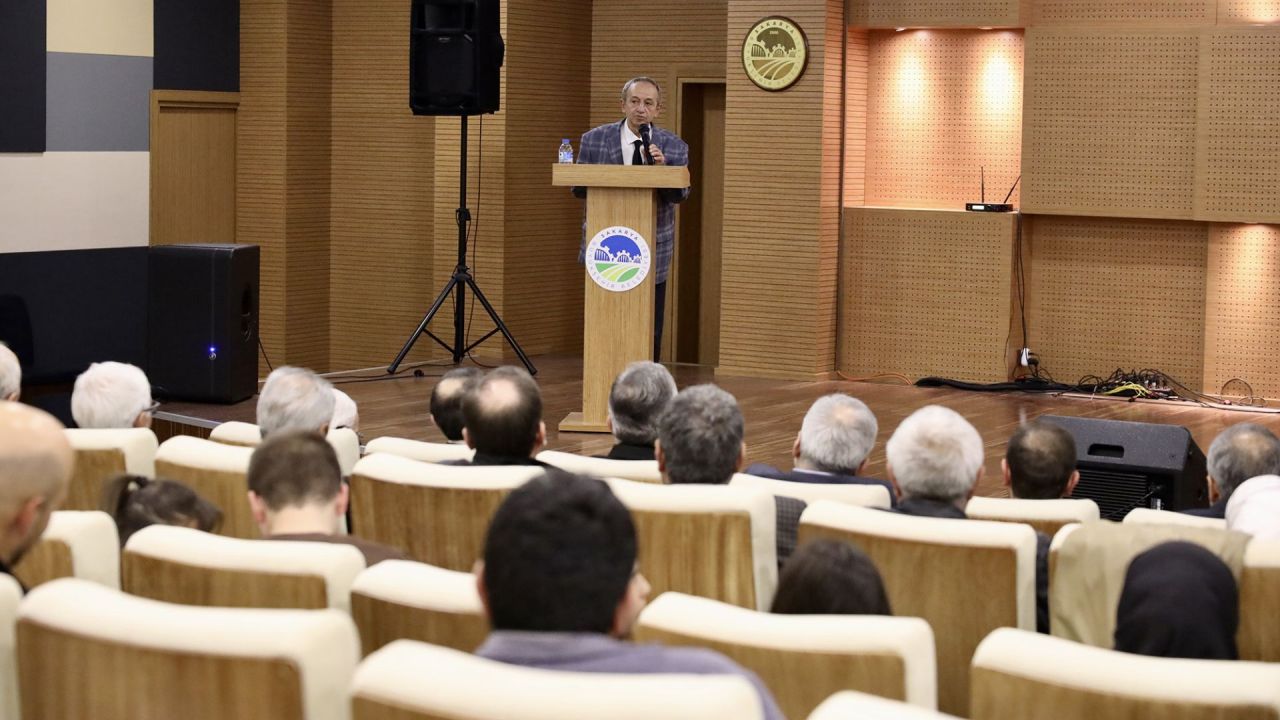 Sadık Yalsızuçanlar, Sakarya'da Harakânî'yi anlattı