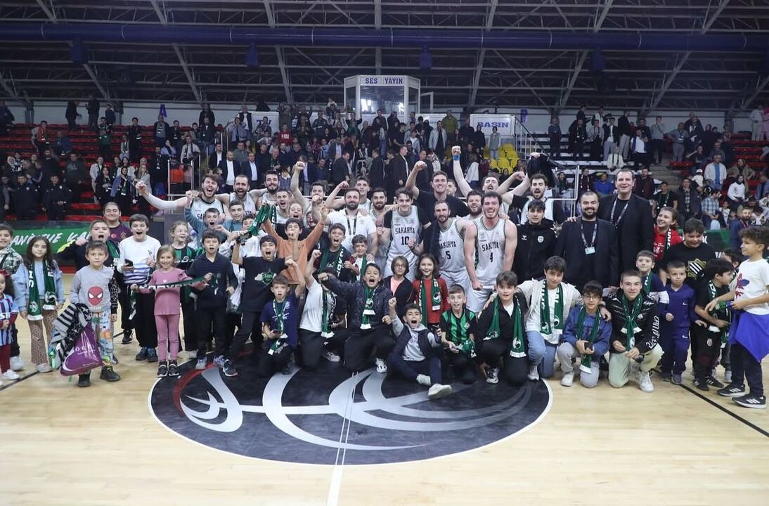 Sakarya BBSK Basketbol evinde farklı kazandı! 3'te 3