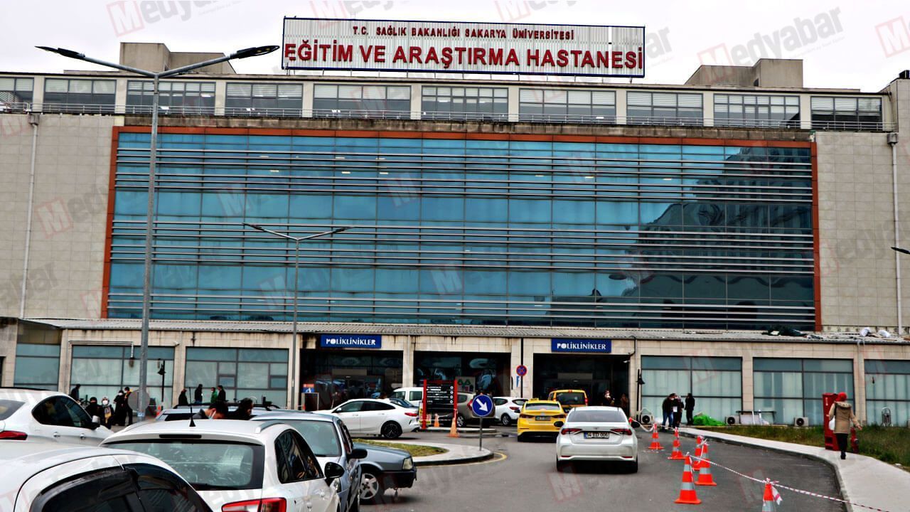 Sakarya'da 15 öğrenci zehirlenme şüphesiyle hastaneye kaldırıldı