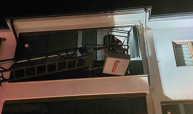 Sakarya'da 4 yaşındaki çocuk evde kilitli kaldı, itfaiye balkondan girdi