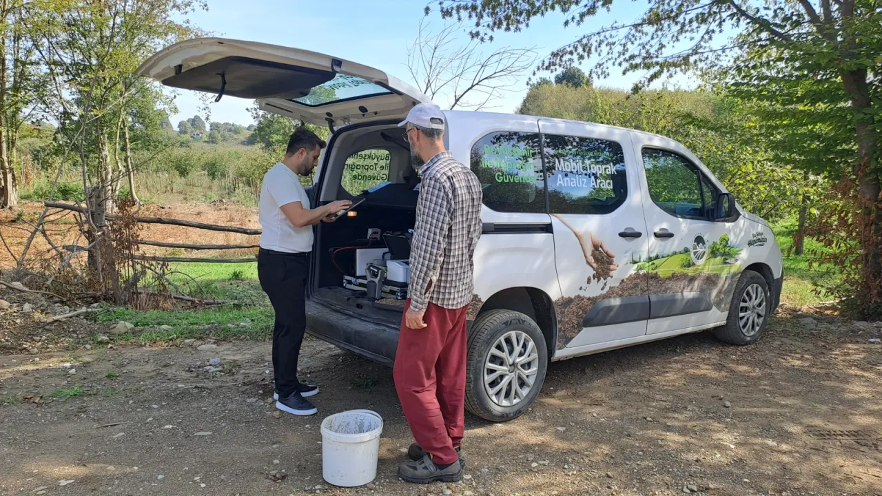 Sakarya'da çiftçiye büyük hizmet! 15 dakikada analiz, verimli üretim...