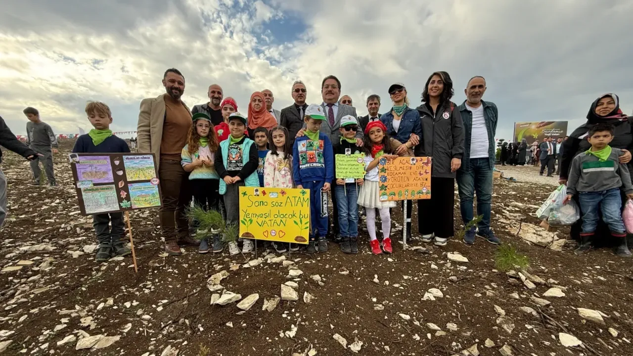 Sakarya’da yanan alanlar yeniden yeşeriyor! 4 bin 500 fidan toprakla buluştu