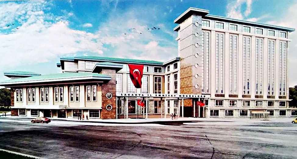 Sakarya Emniyeti’nin yeni hizmet binasında çalışan işçilerden "Maaş almadan işten çıkarıldık" iddiası