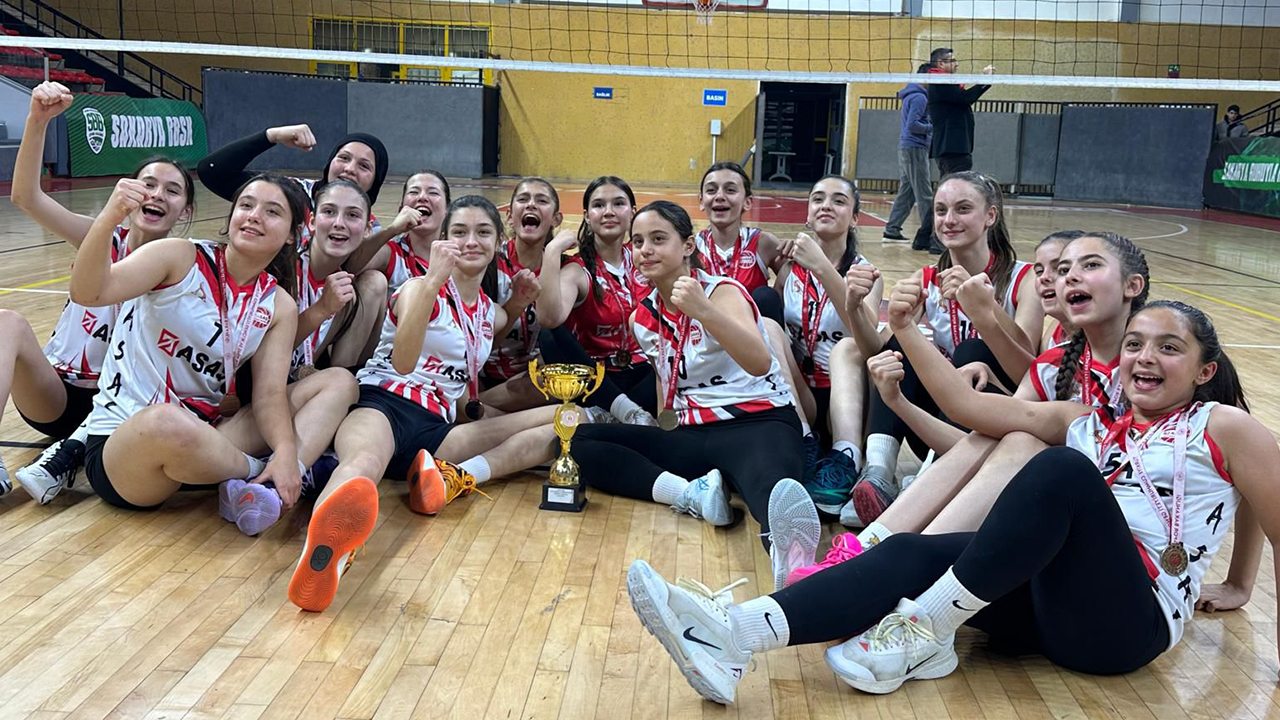 Sakarya Küçük Kızlar Voleybol Süper Ligi’nde Şampiyon ASAŞ!