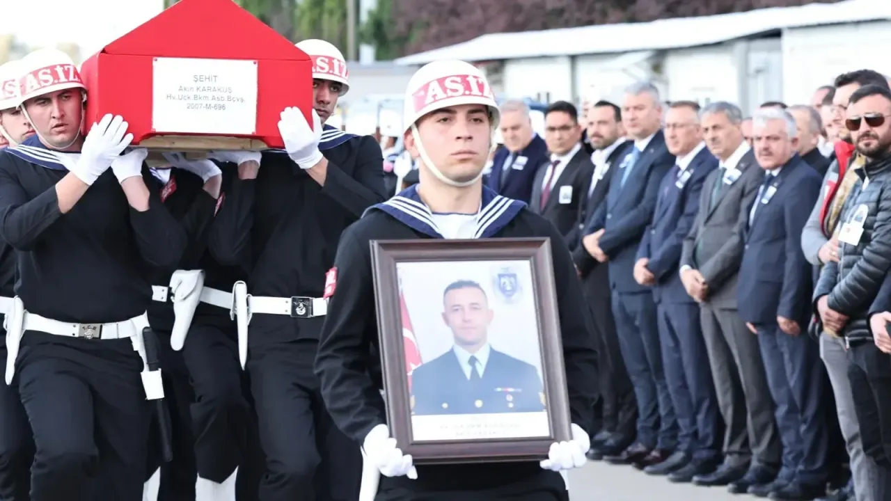 Sakarya protokolü şehidimizi Cengiz Topel'de karşıladı!