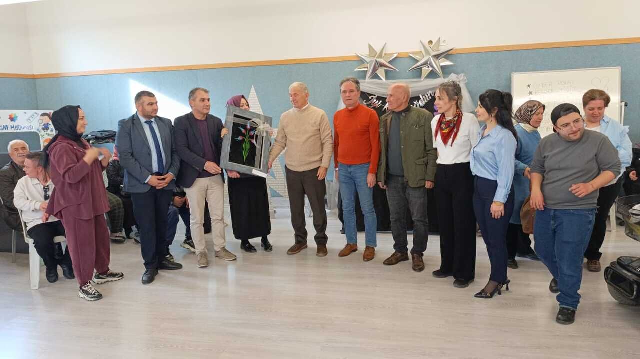 Sakarya Trabzonlular Derneği’nden özel çocuklara özel doğum günü