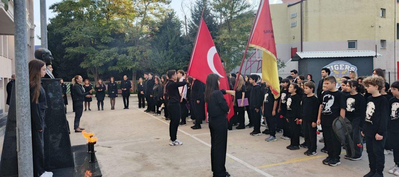 Sakarya Uğur Okulları’nda 10 Kasım’da Atatürk’e anlamlı anma