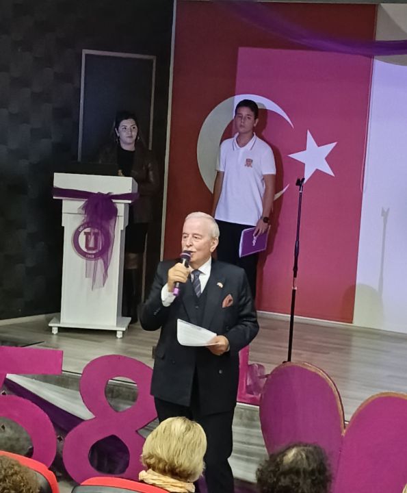 Sakarya Uğur Okulları'nda çifte kutlama: 58. yıl ve öğretmenler günü