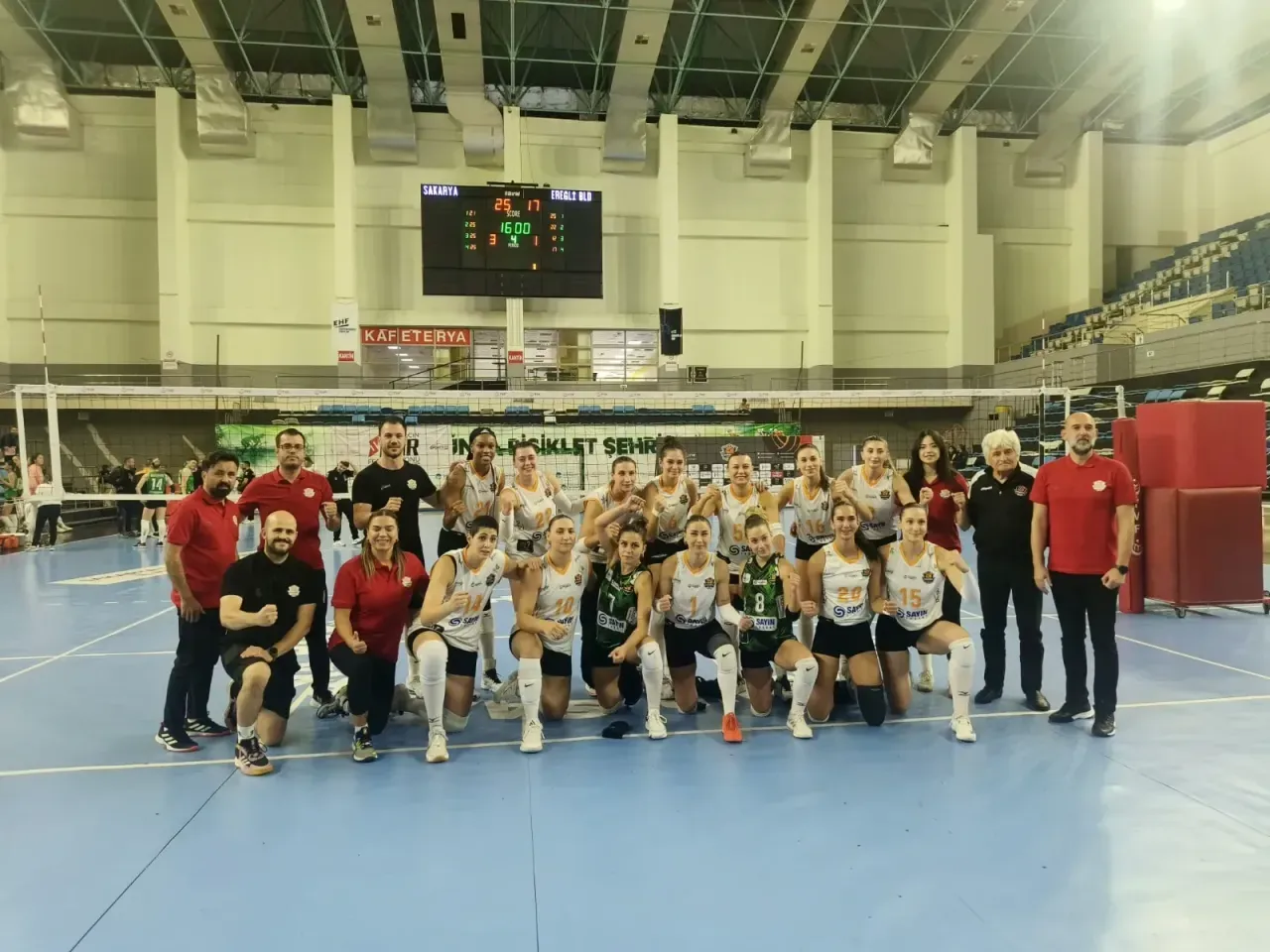 Sakarya Voleybol 4 köşe!