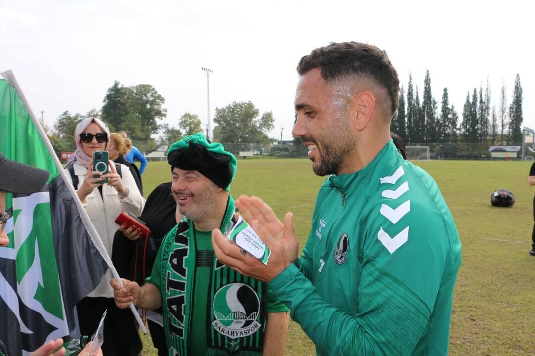 Sakaryaspor antrenmanına 'Özel' misafirler!