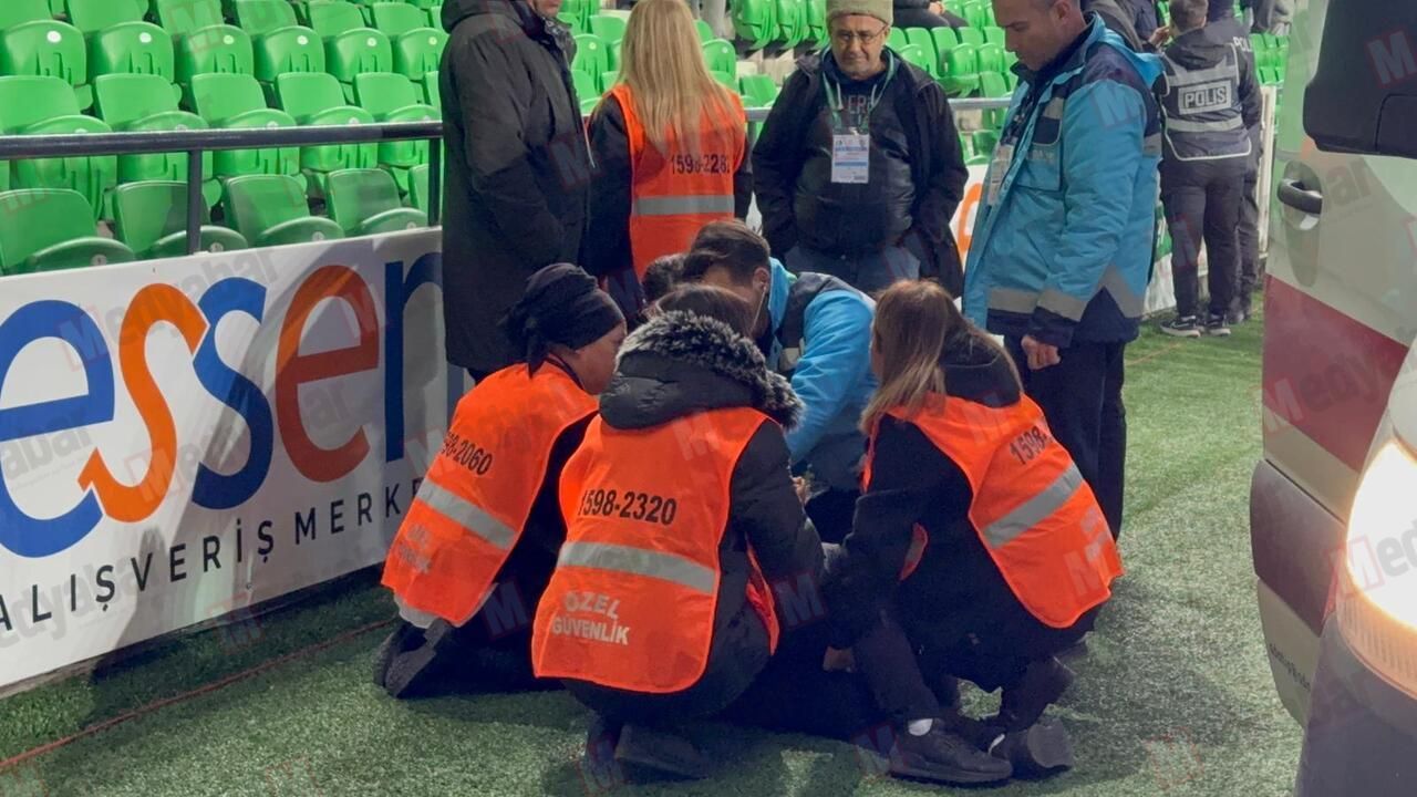 Sakaryaspor–Bandırmaspor maçında korkutan anlar: güvenlik görevlisi fenalaştı!