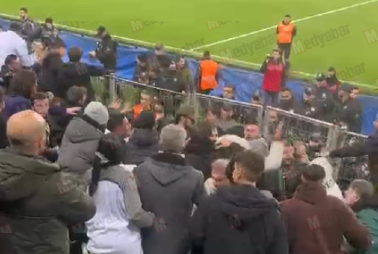 Sakaryaspor - Bandırmaspor maçında tansiyon yükseldi! Taraftar sahaya girmeye çalıştı