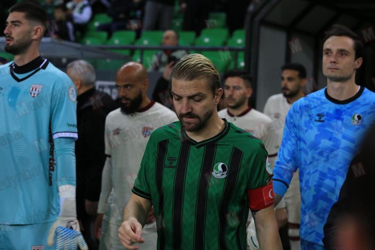 Sakaryaspor – Bandırmaspor maçından sahadan objektiflere yansıyanlar