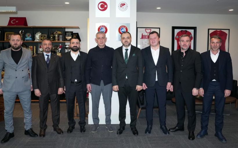 Sakaryaspor Başkanı Enes Zengin'den TFF Başkanı Hacıosmanoğlu'na ziyaret