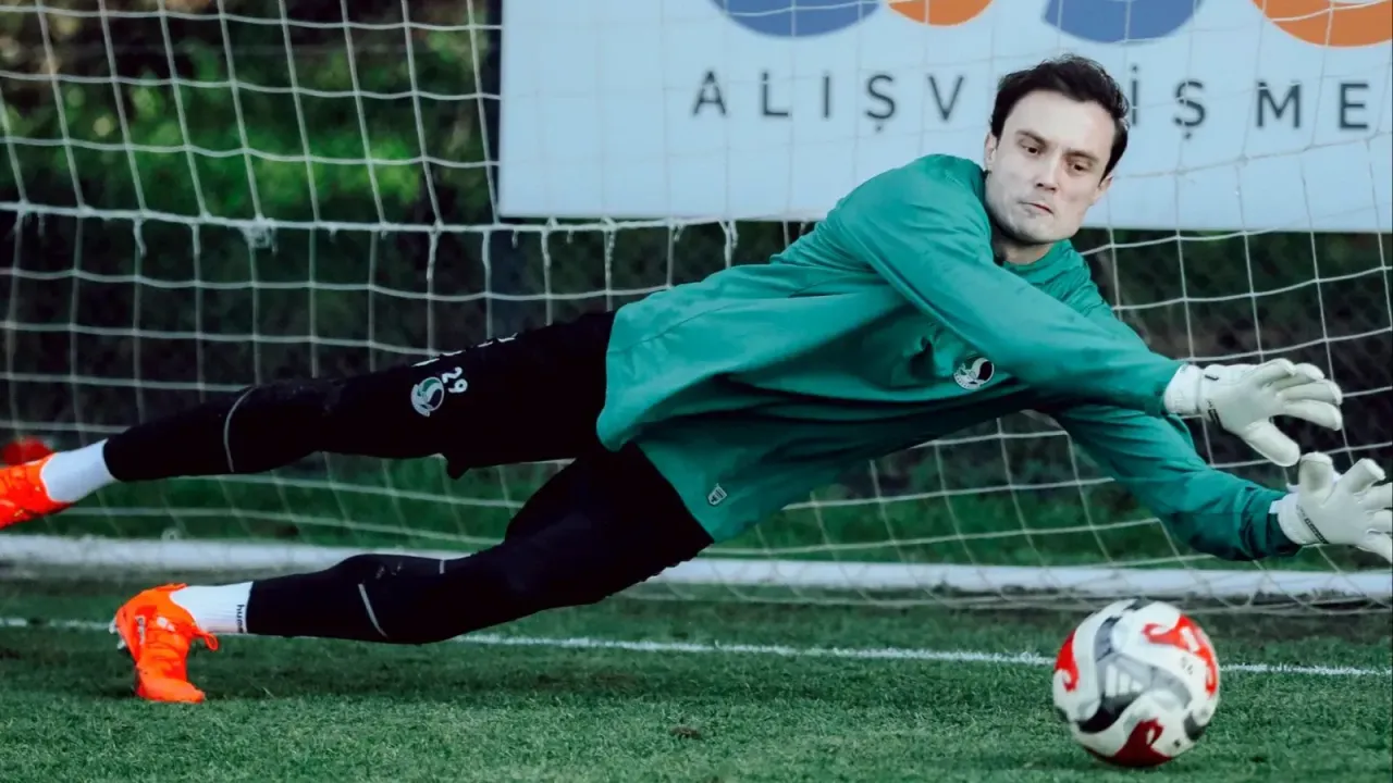 Sakaryaspor'da 2'nci yarı hazırlıkları Rüstemler'de sürüyor