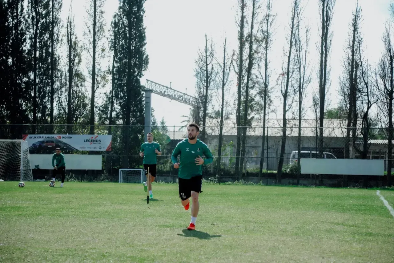 Sakaryaspor'da, Adana Demirspor mesaisi sürüyor!