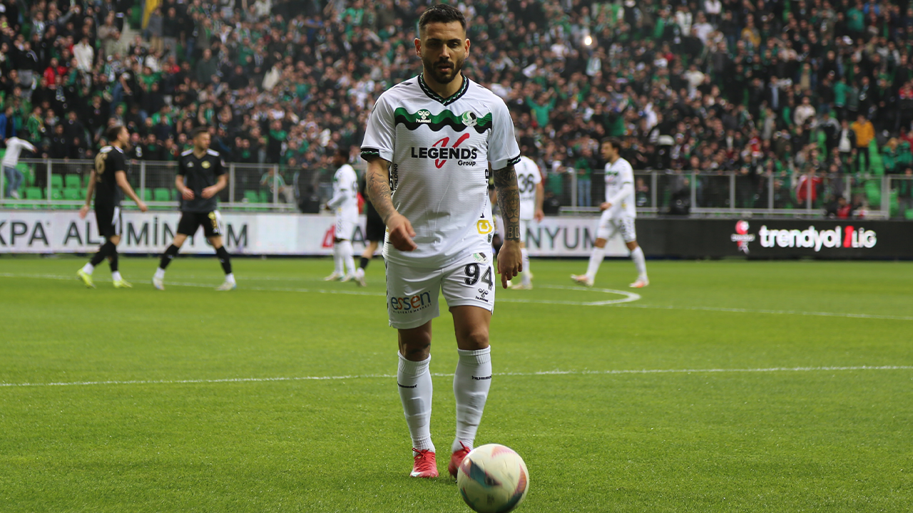 Sakaryaspor'da Burak Çoban'dan ayrılık iddialarına yanıt!