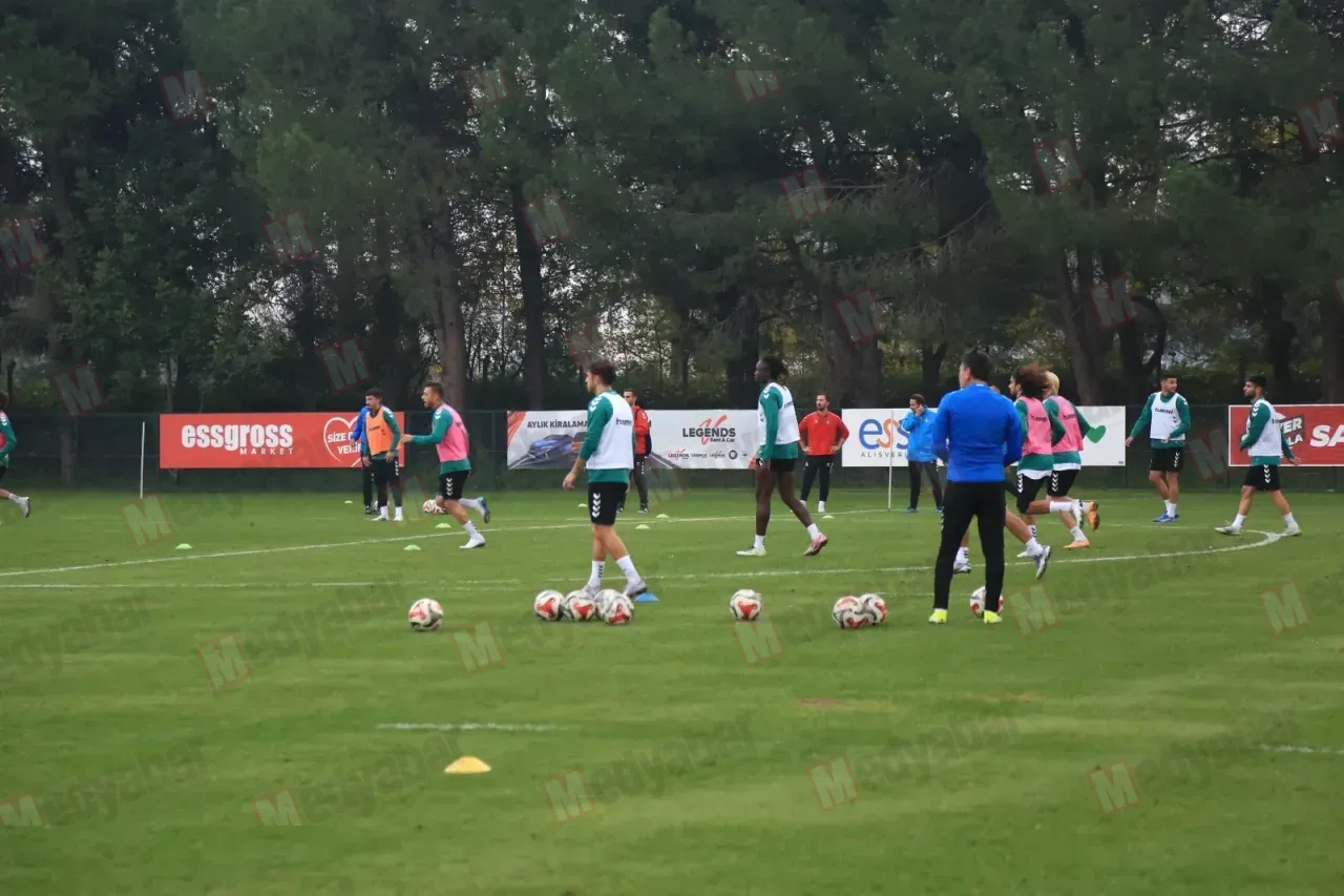 Sakaryaspor'da, haftalar sonra ilk kez tam kadro idman!