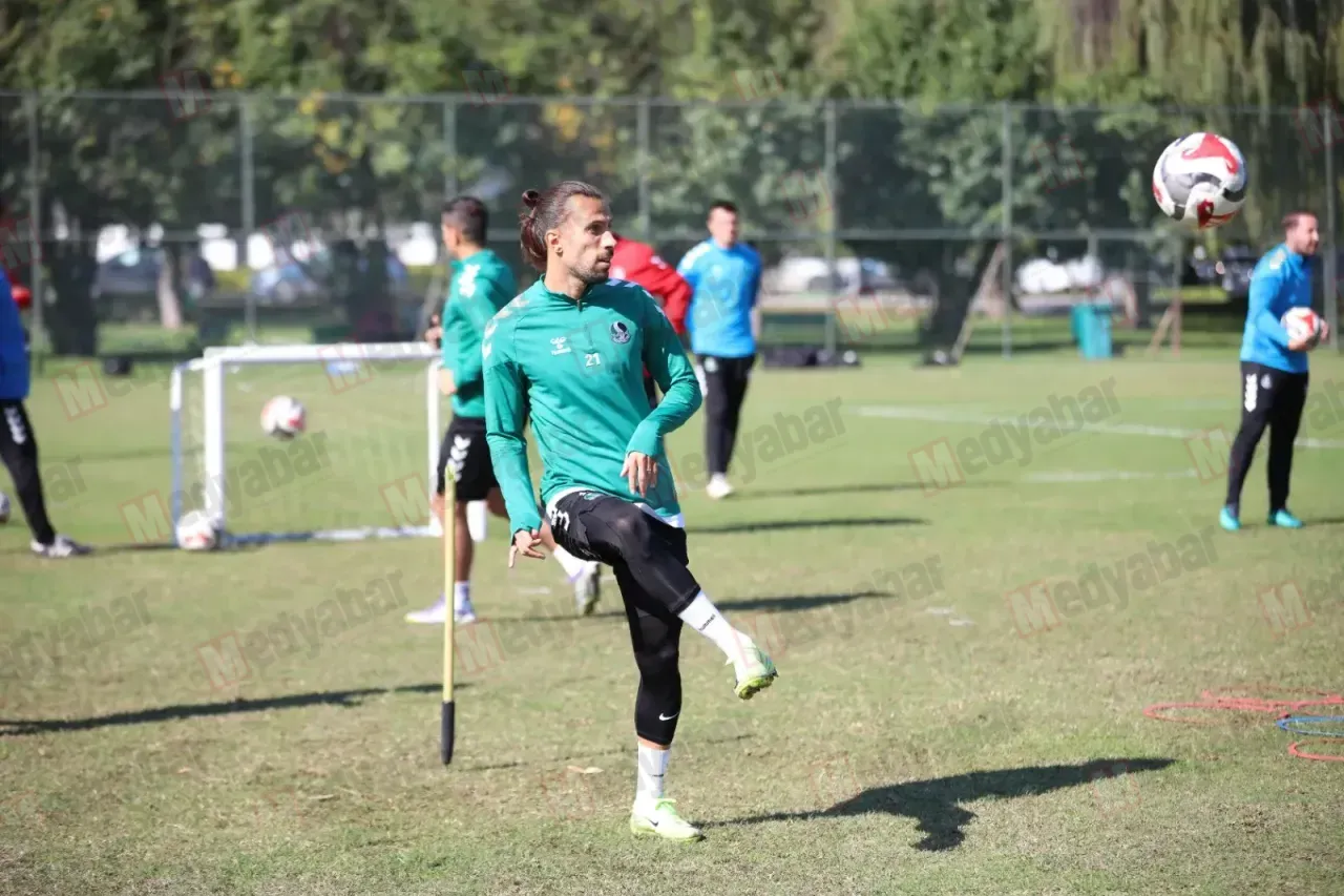 Sakaryaspor’da o isim sahalara geri dönüyor! Sakatlığı bulunan oyuncularda son durum…