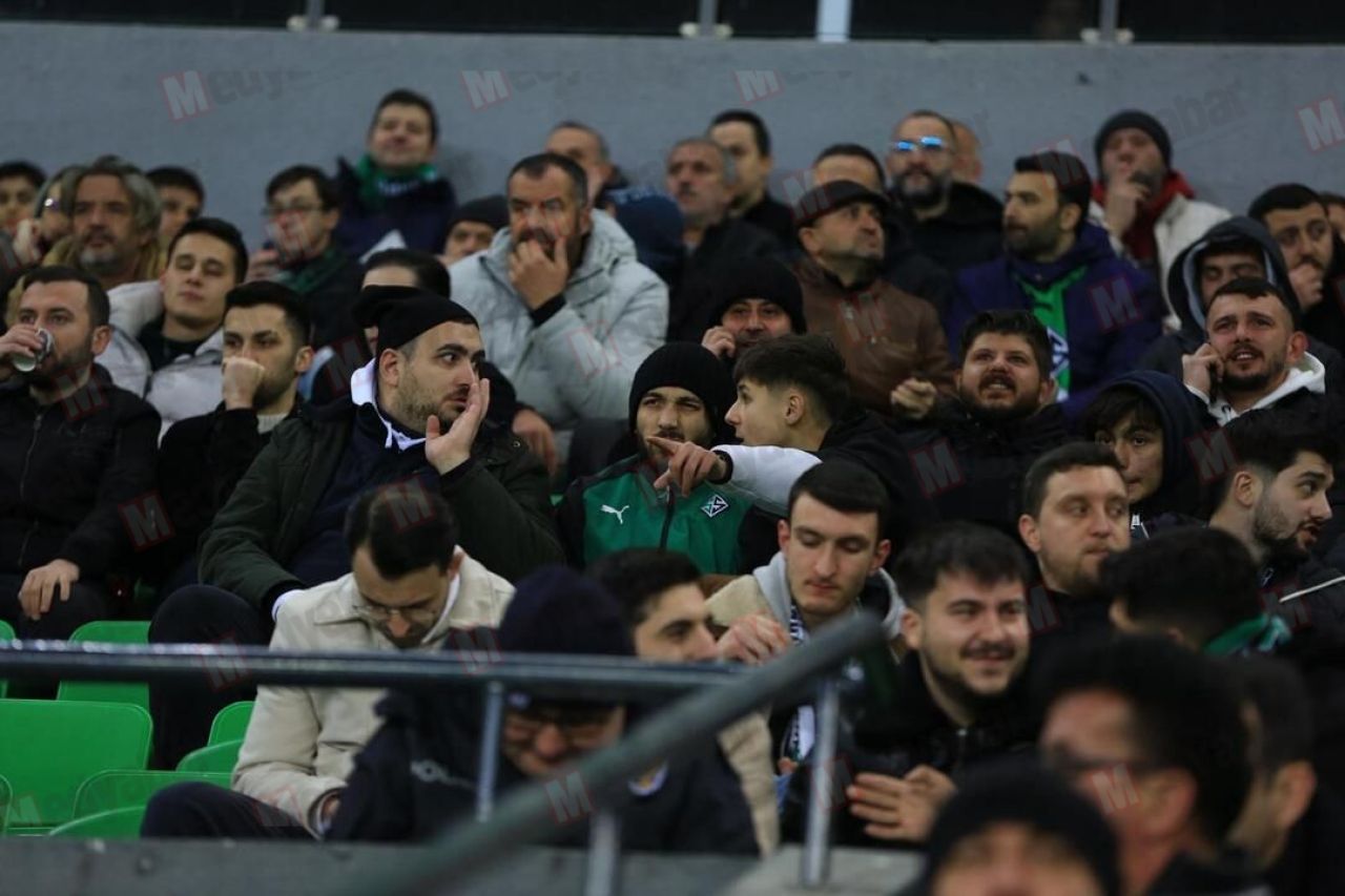Sakaryaspor-Manisa FK maçında tribünler böyle görüntülendi!