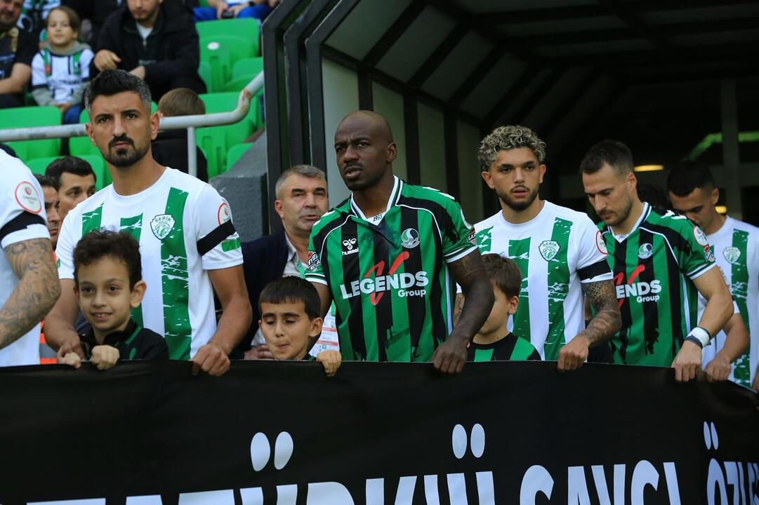 Sakaryaspor - Serik Belediyespor maçından fotoğraflar