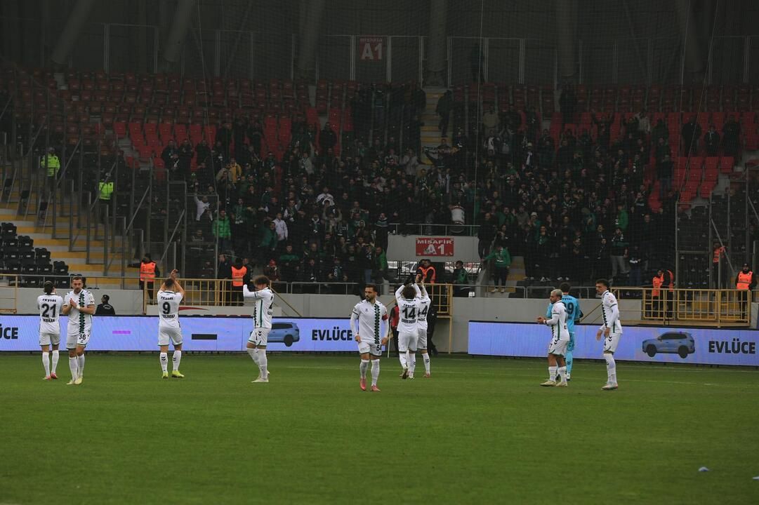 Sakaryaspor‘u Çorum’da farktan futbol şansı ve kaleci Szumski kurtardı!