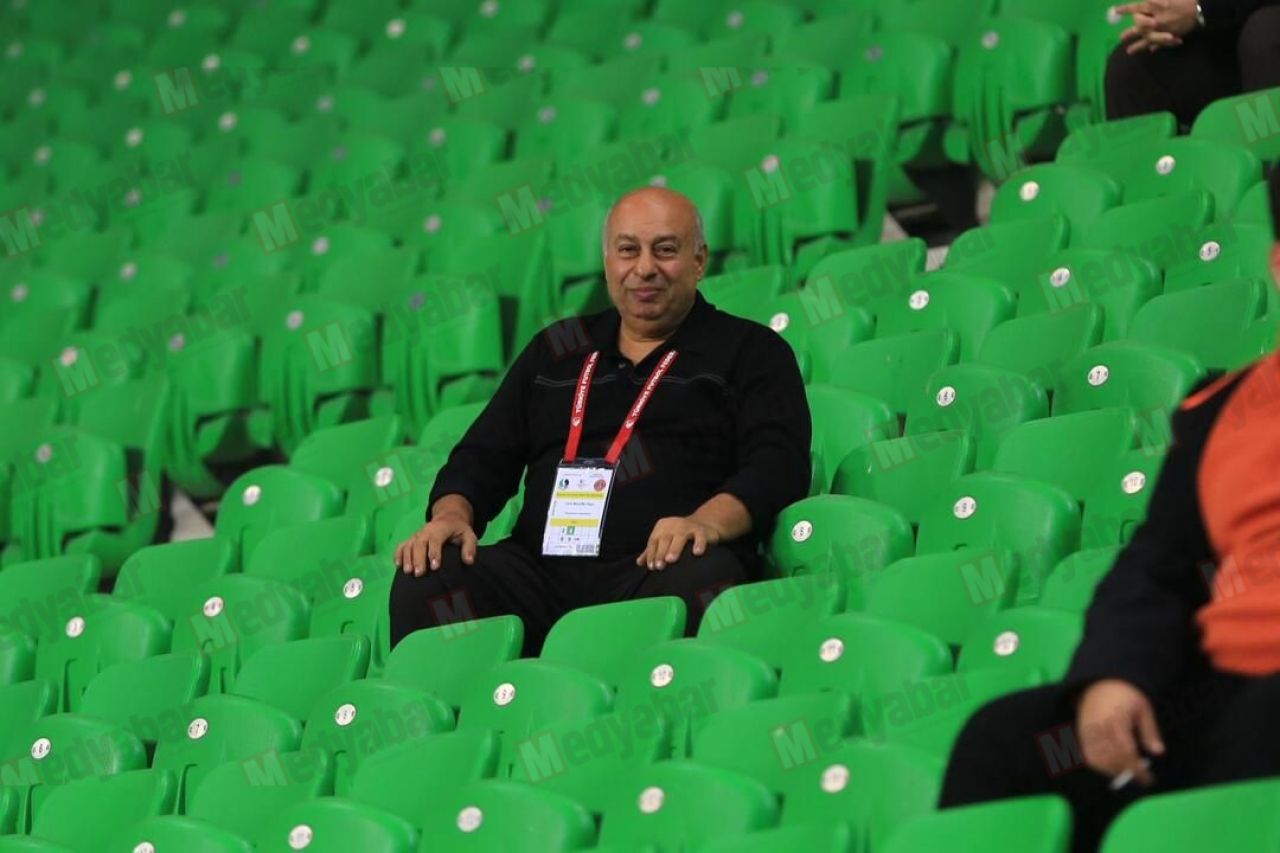 Sakaryaspor - Ümraniyespor karşılaşmasında tribünden yansıyanlar