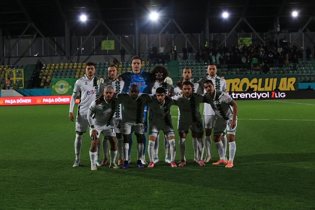 Sakaryaspor’un İstanbul deplasmanında protokol tribünü boş kaldı