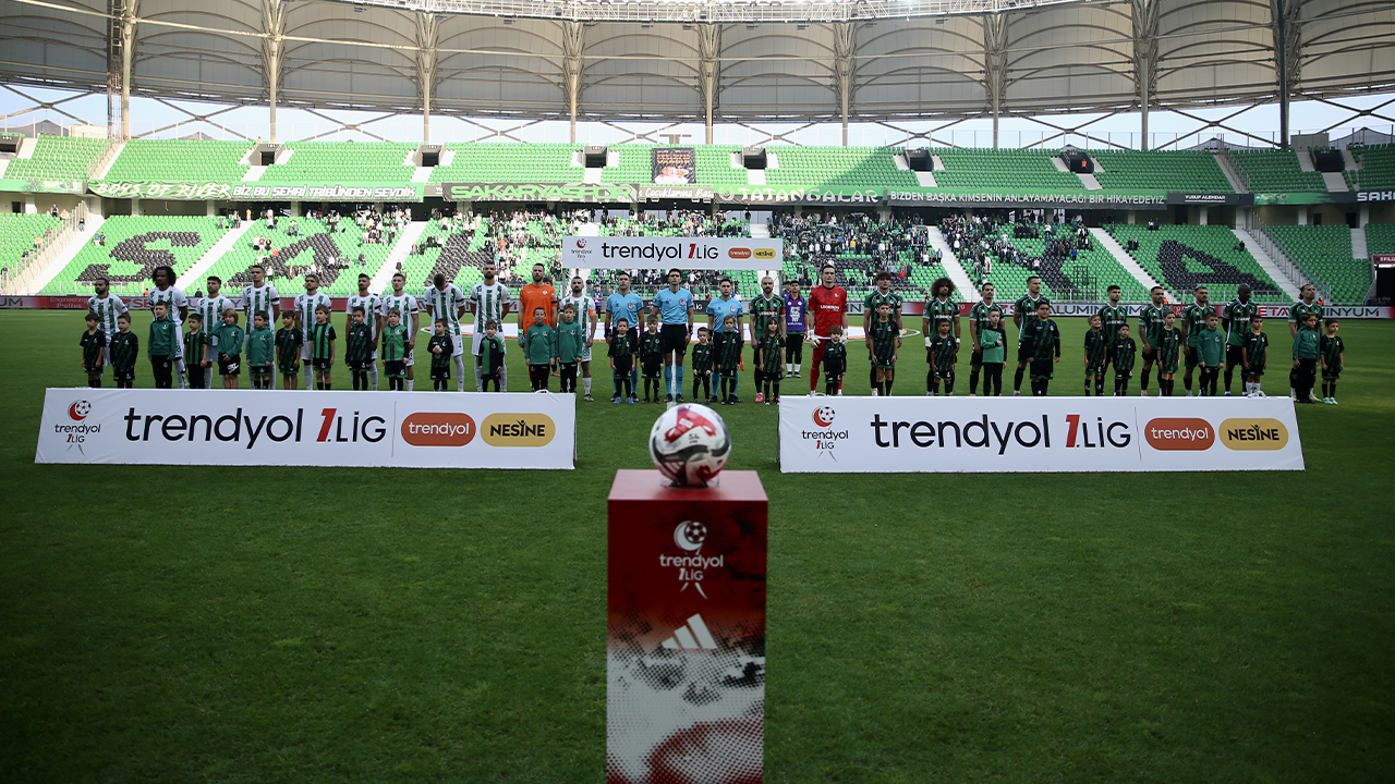 Sakaryaspor'un rakibinde 4 isim takımdan ayrıldı!