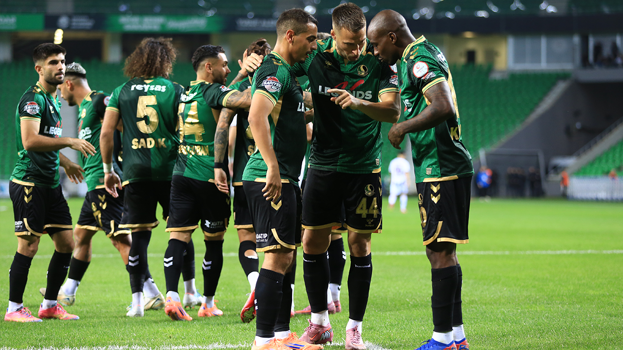 Sakaryaspor'un yıldız oyuncusuna Milli davet! Afrika Uluslar Kupası’nda olacak