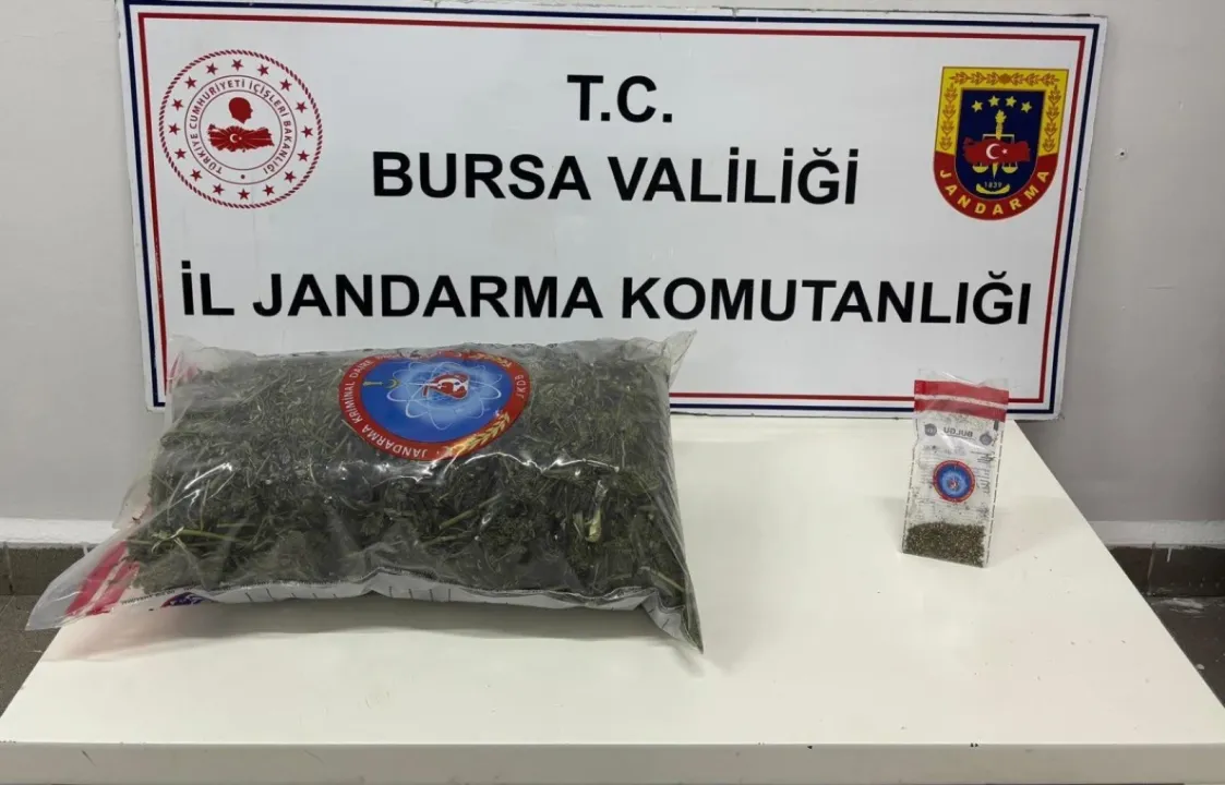 Samanlıkta kurumaya bırakılan 4 kilo esrar ele geçirildi